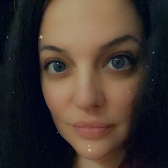 Meet your Posher, Laura - Picture 1 of 4